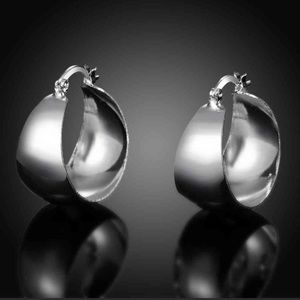 NEW 18k WHITE GOLD 1” CHUNKY HUGGIE HOOP EARRINGS